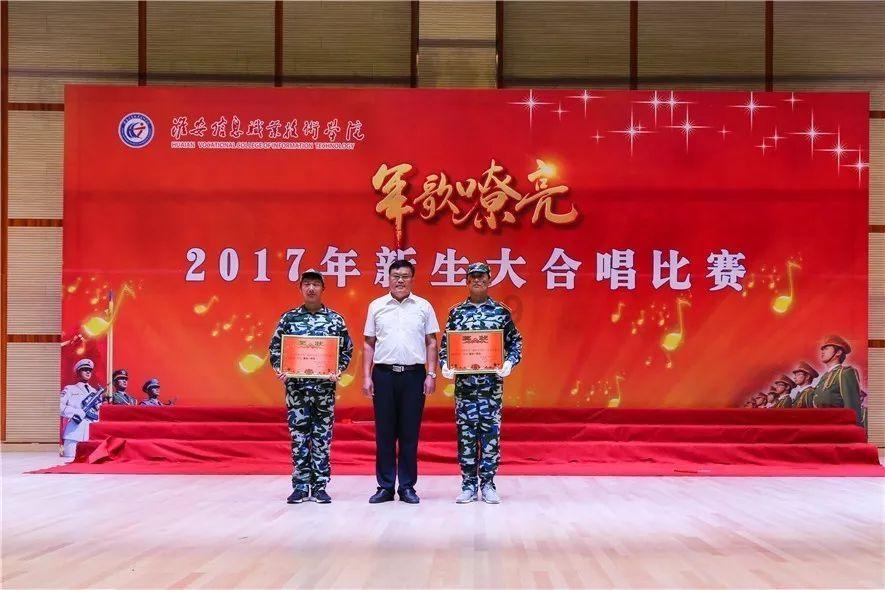 CBA常规赛福建男篮118-122深圳男篮,福建球员黎伊扬替补出战33分钟,拿到6分4篮板3抢断,送出16次助攻